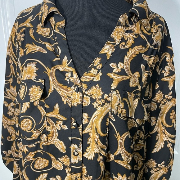 Torrid Womens  Black and Gold Patterned Shirt Size 2 CB-10 - Picture 3 of 10